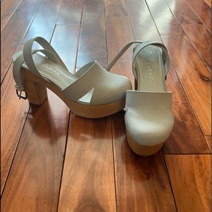 Matisse light grey heels with wooden soles